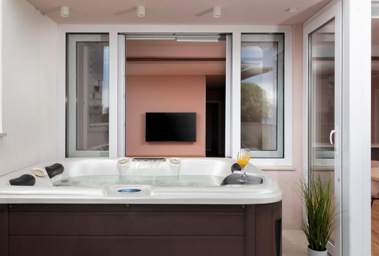 Glow Luxury Apartment With Terrace And Jacuzzi Split Exterior photo
